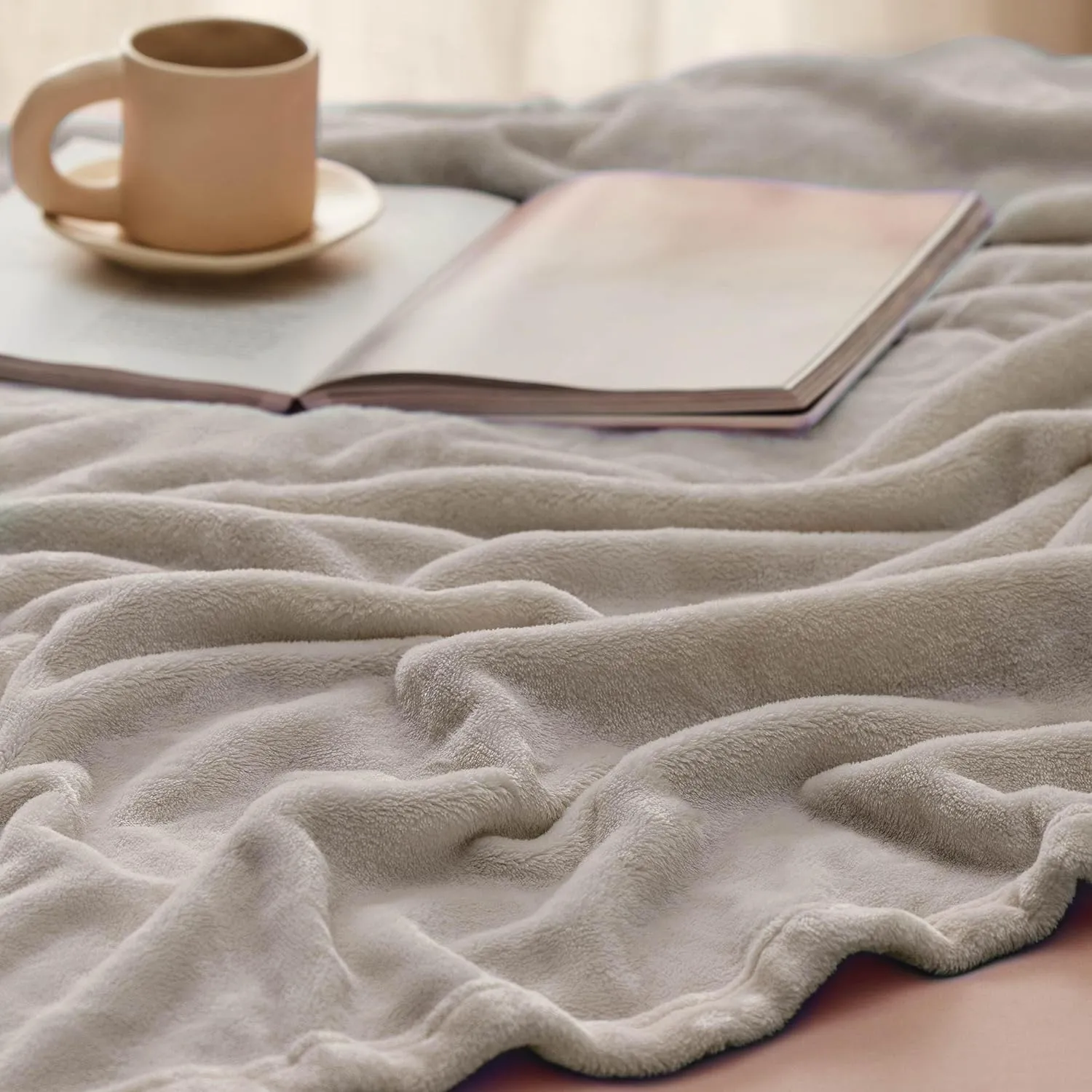 Bedsure Fleece King Size Blankets for Bed Oxford Tan - Soft Lightweight Plush Cozy Fuzzy Luxury Microfiber, 108x90 inches