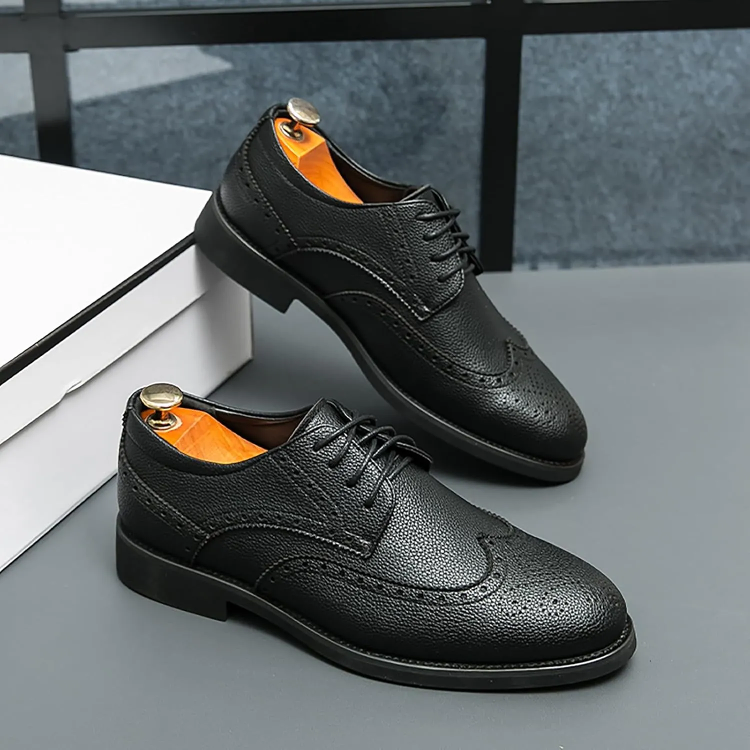 Men's Leather Round Toe Wingtip Business Brogue Oxford Shoes Lace Up Retro Fashion Derby Shoes Comfortable Soft Office Prom Evening Wedding Shoes