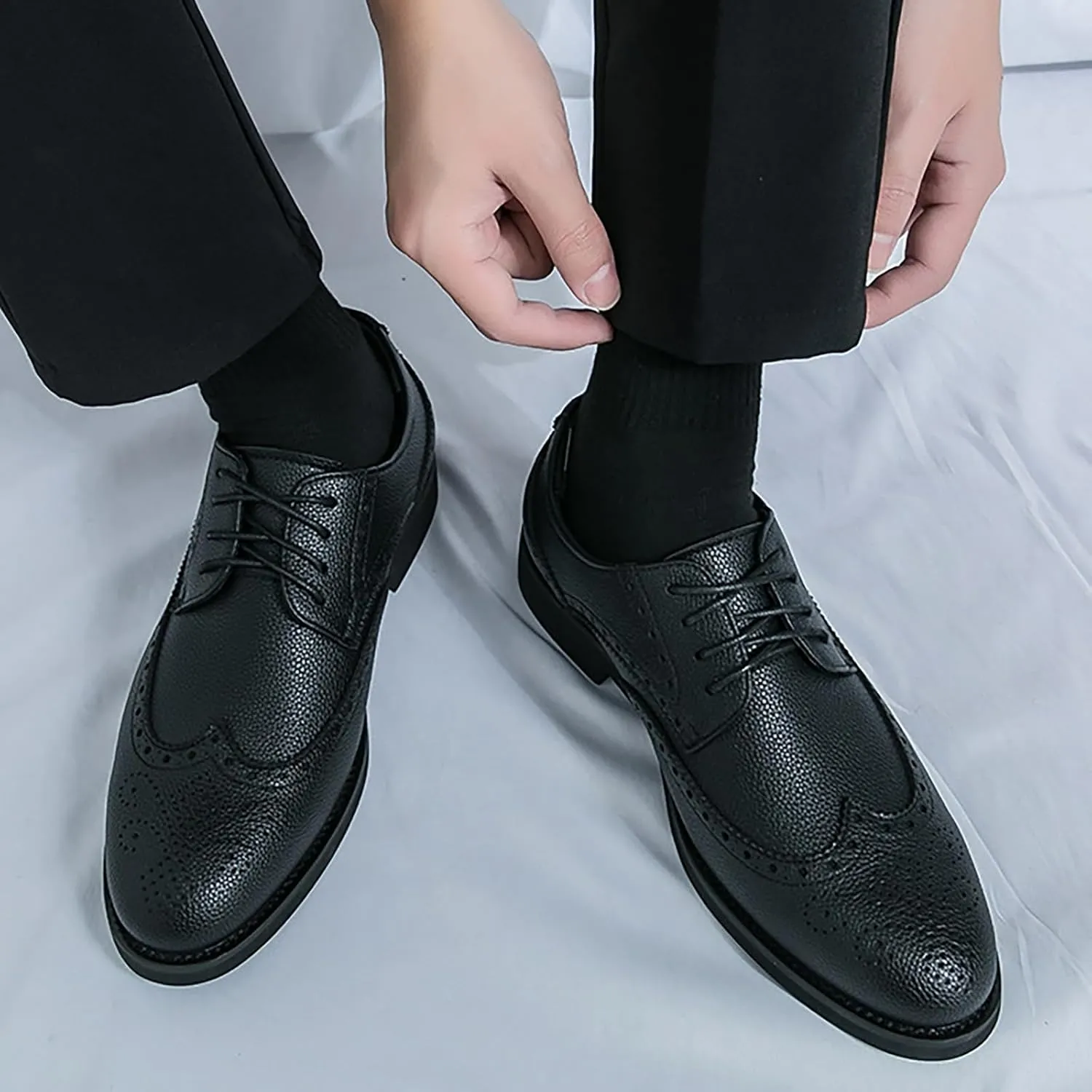 Men's Leather Round Toe Wingtip Business Brogue Oxford Shoes Lace Up Retro Fashion Derby Shoes Comfortable Soft Office Prom Evening Wedding Shoes