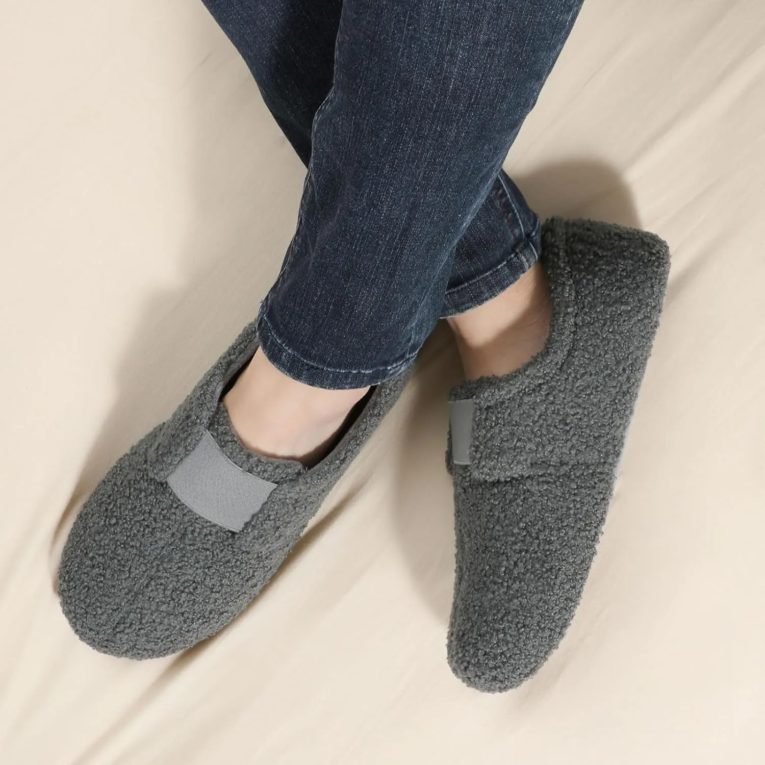 ULTRAIDEAS Women's Soft Curly Fleece Closed Back Indoor Slippers, House Slippers for Women With Elastic
