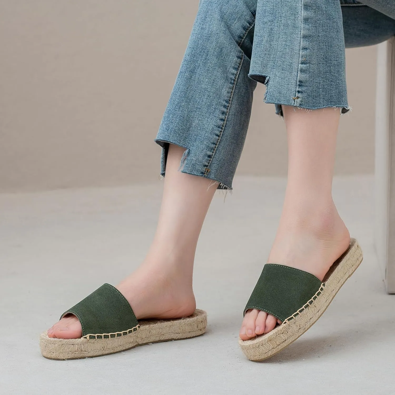 Women's One Word Thick Bottom Slippers - Fashionable Flat Shoes Comfortable Sandals Breathable Non slip Slippers Easy to Wear Suitable for Pairing with T-shirts, Dresses, Jeans